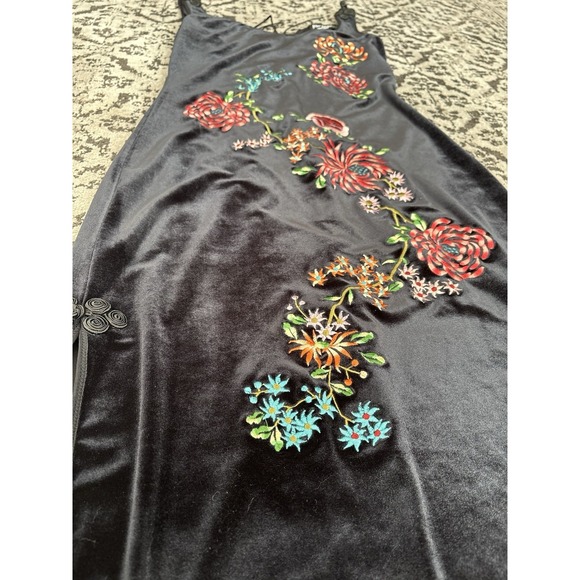 Vintage Betsey Johnson Black Velvet Embroidered Floral Detail Dress Sz 8 Stretch - Picture 2 of 12
